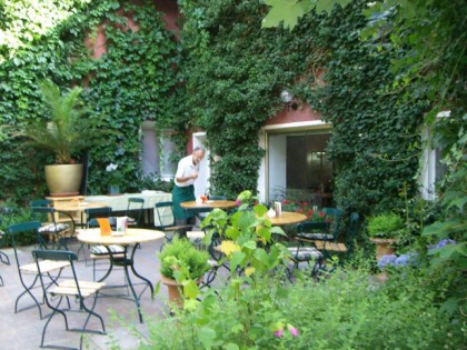 照片: Mariannenhof Cafégarten